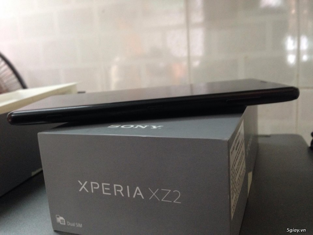 Sony Xperia XZ2 (hàng TGDĐ)