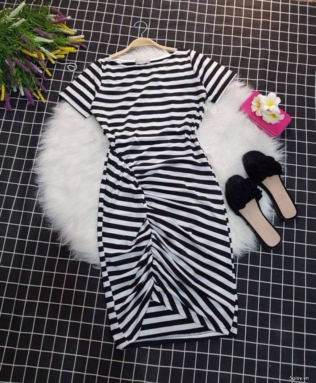 Đầm body thun sọc trễ vai nhún - 1