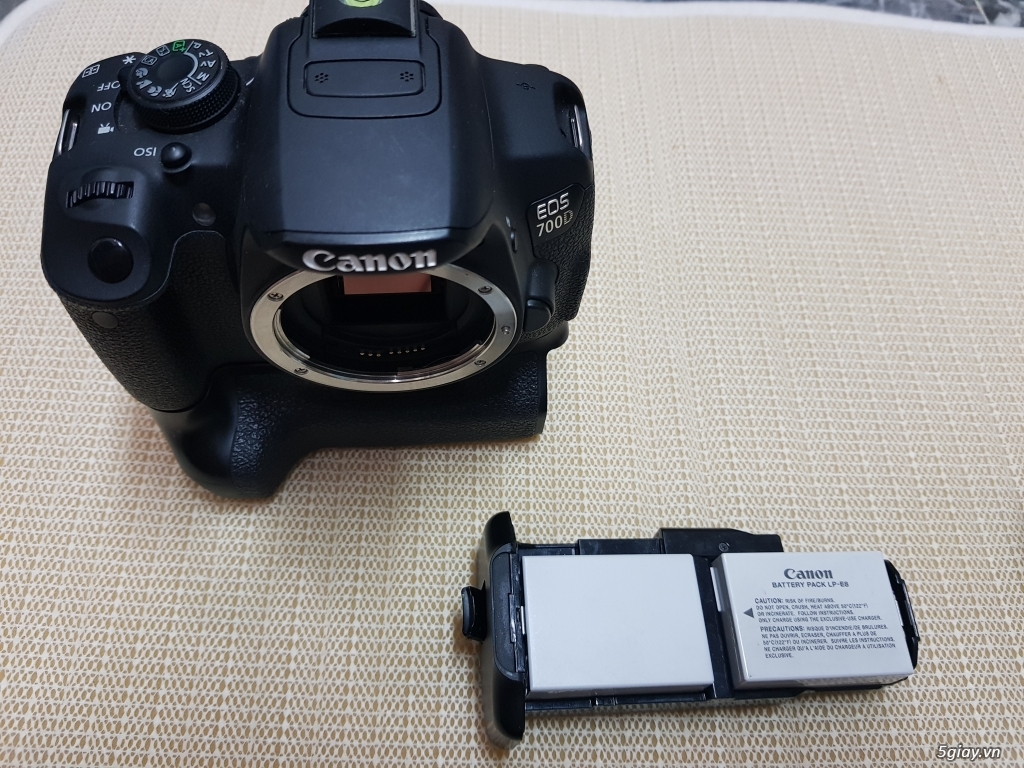 Bán/đổi Canon 700D + kit 15-55 + Grip + 3 pin - 3