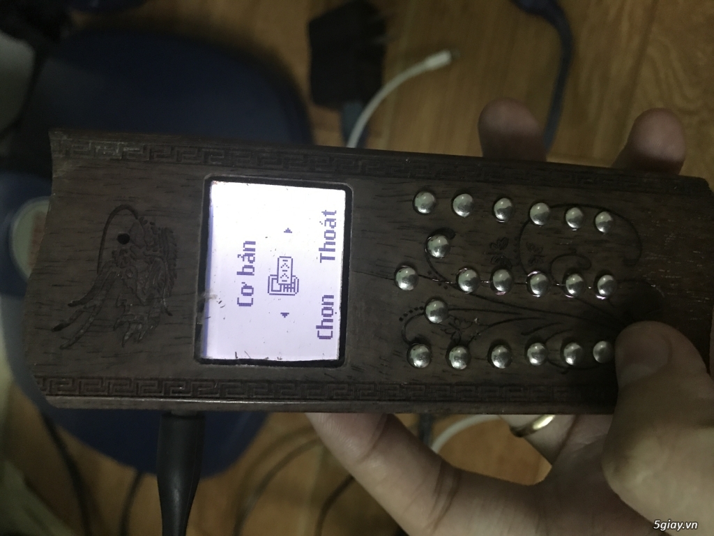 Nokia 1202 lên võ gỗ độc lạ - 2