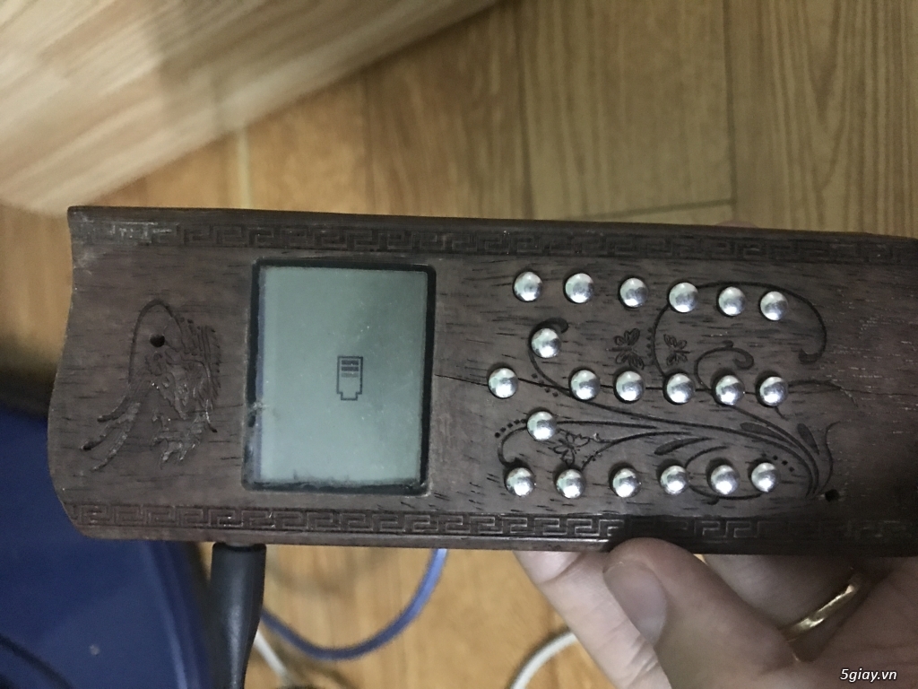 Nokia 1202 lên võ gỗ độc lạ - 3
