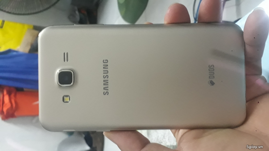 Cần Bán Samsung Galaxy J7 2015 (J700)màu vàng,mới 99%,giá:2,1 triệu,