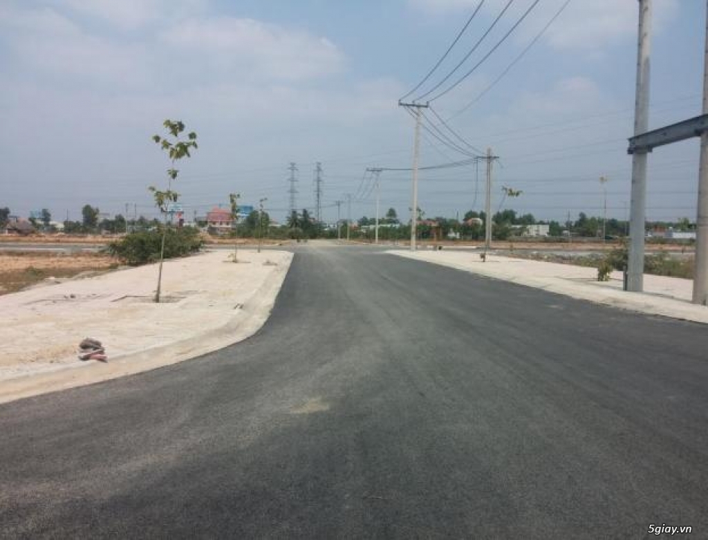 Đất nền phân lô đối diện chợ Gò Đen, nhận nền xây dựng liền.