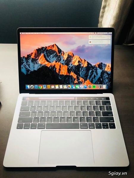 Macbook pro 2017 13inch touchbar 256GB ssd - 2