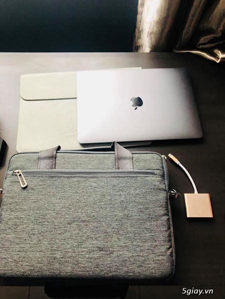 Macbook pro 2017 13inch touchbar 256GB ssd - 3