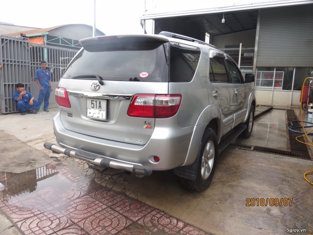 Fortuner 2.5 G máy dầu màu bạc 2009 - 3