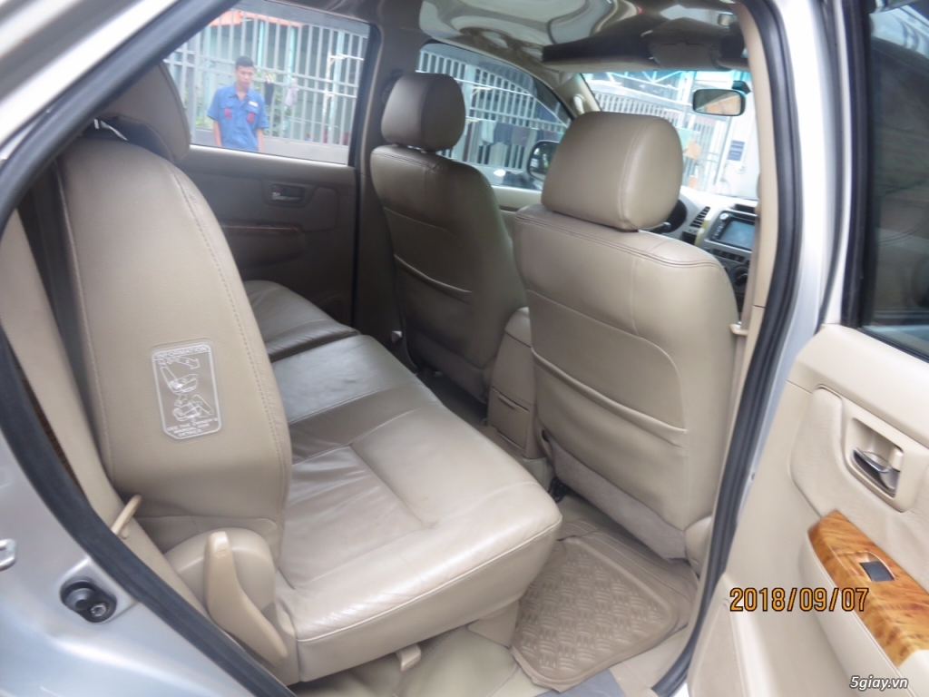 Fortuner 2.5 G máy dầu màu bạc 2009 - 1