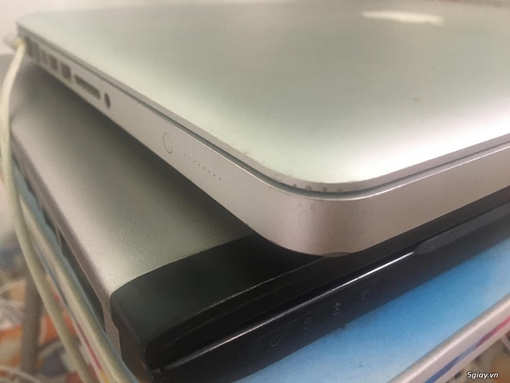 MacBook Pro (13-inch, Mid 2010) - 1