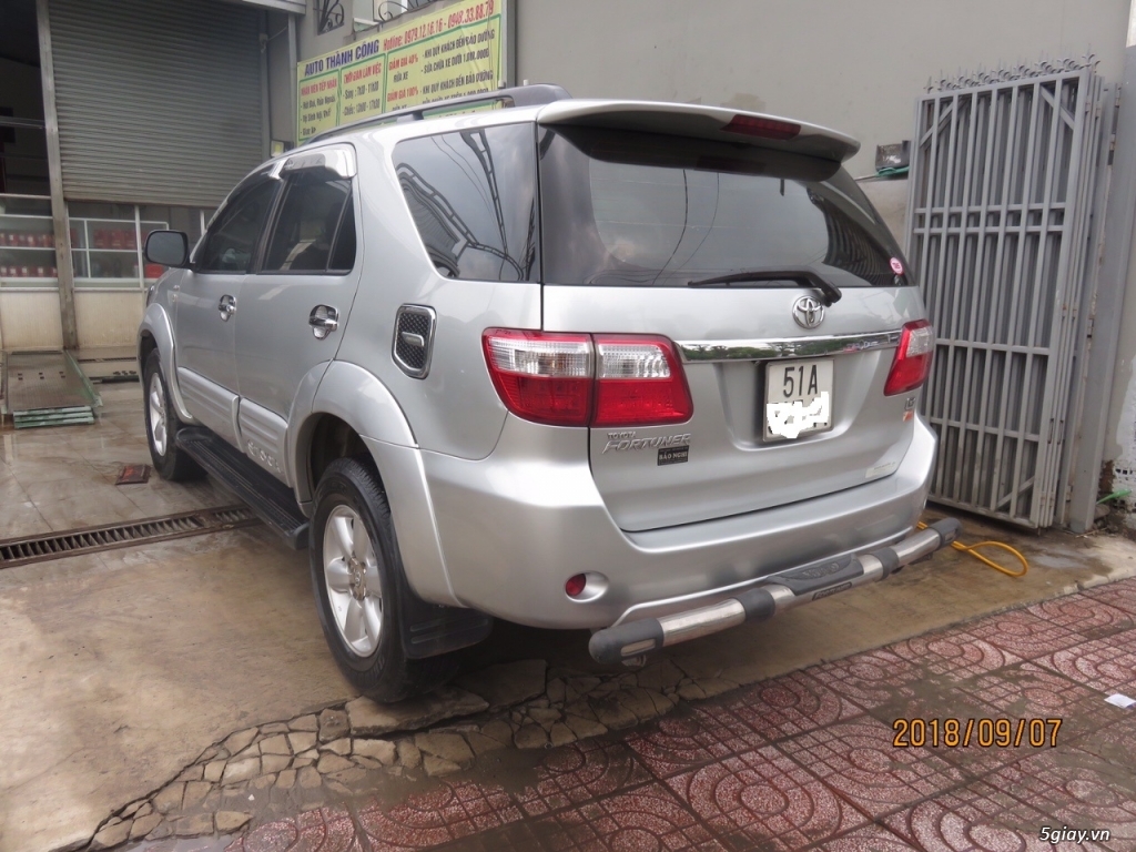 Fortuner 2.5 G máy dầu màu bạc 2009 - 4