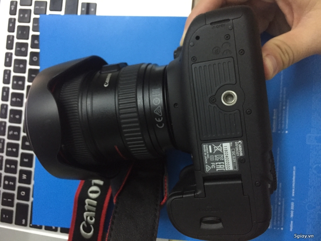 body Canon EOS 5D mark III + Lens EF 24-105mm. (còn hạn bảo hành chính - 5
