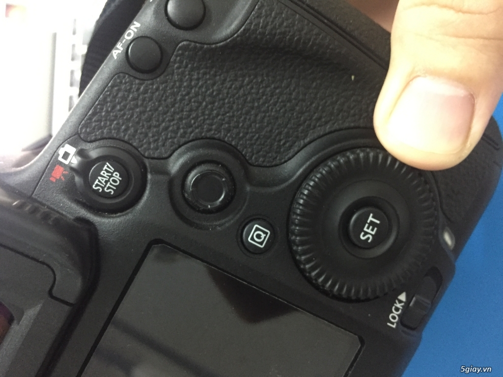 body Canon EOS 5D mark III + Lens EF 24-105mm. (còn hạn bảo hành chính - 9