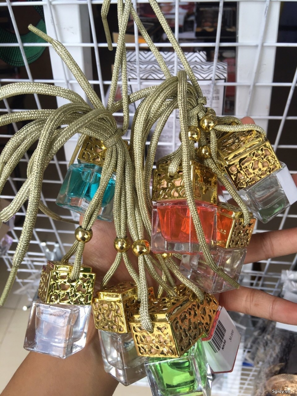 Nước hoa treo phòng, xe hơi