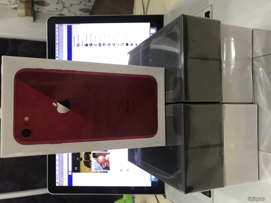 Iphone 8 64G lock verizon nguyên seal chưa active.