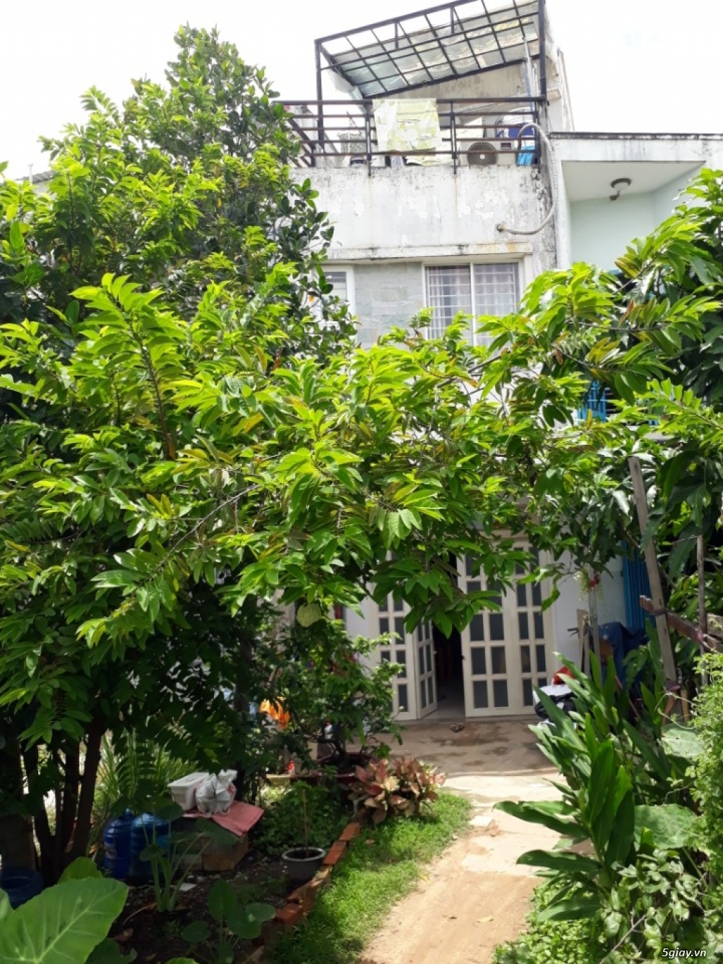 Bán nhà nhỏ mặt tiền bờ kè F.13, Q.GV