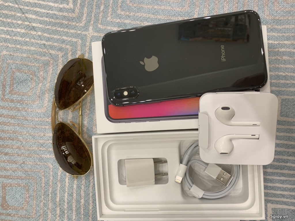 Iphone X màu đen 256g bản quốc tế (99,99%)