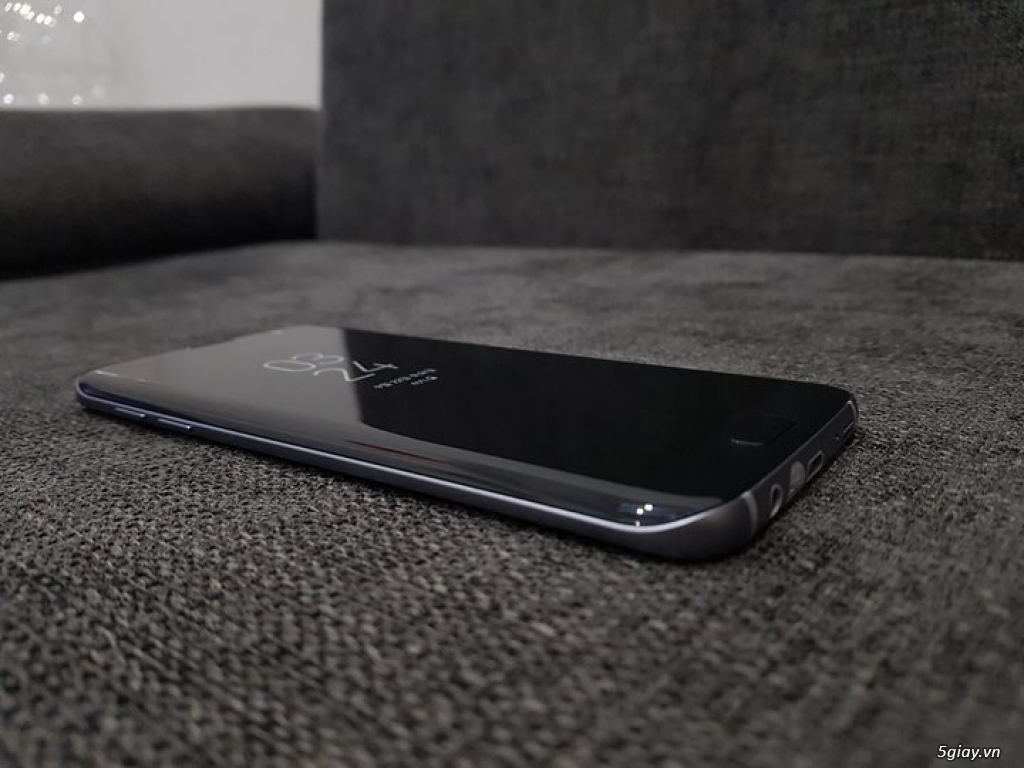 Giá cực sốc - Samsung S7 Edge Đen 64Gb bản Hàn 2 sim
