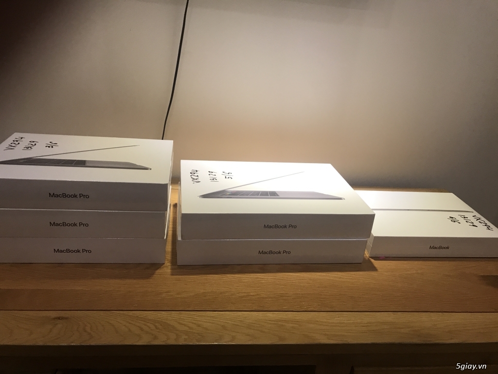 Macbook nguyên seal chưa active bảo hành toàn cầu 12 tháng giá sập sàn