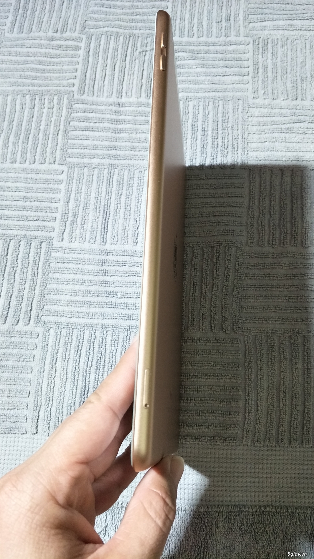 Cần bán máy IPad gen6 2018 128g 4g LTE còn b/h 11 t.giá 12 triệu.Màu - 3