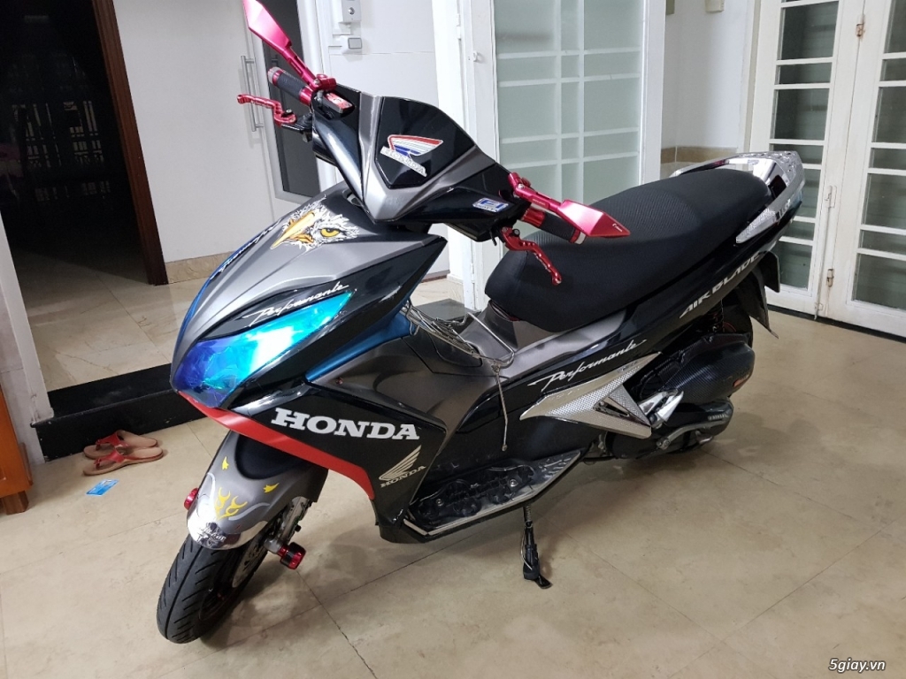 Air Blade 125 Fi đỏ đen đã độ rất nhiều đồ chơi xịn cho A/E đi phượt ! - 3