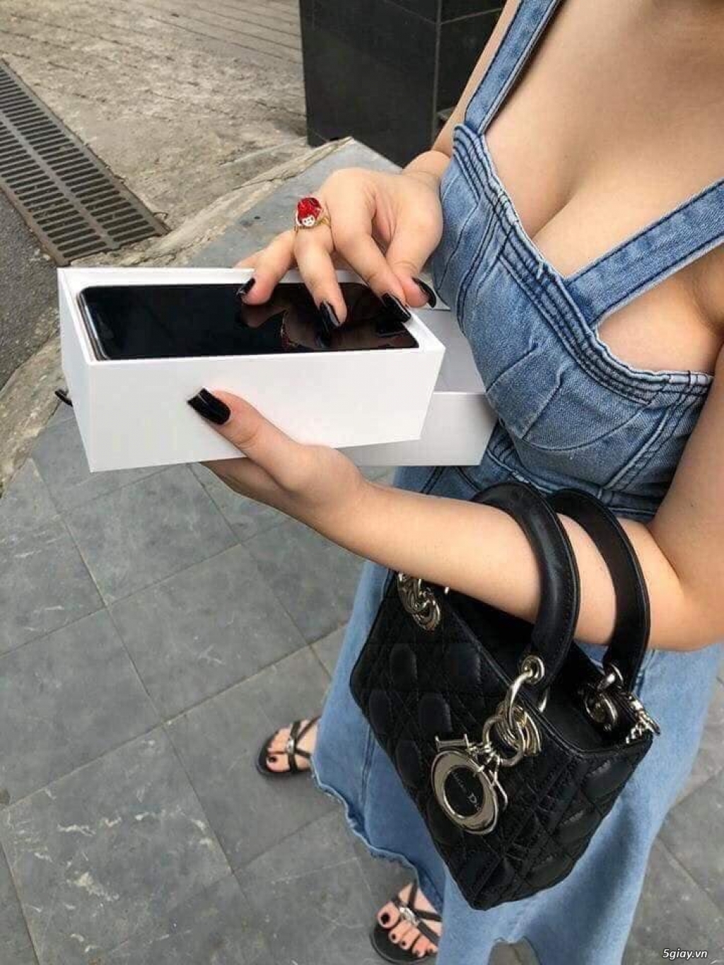 Khui box iphone Xs mới và cái bủm