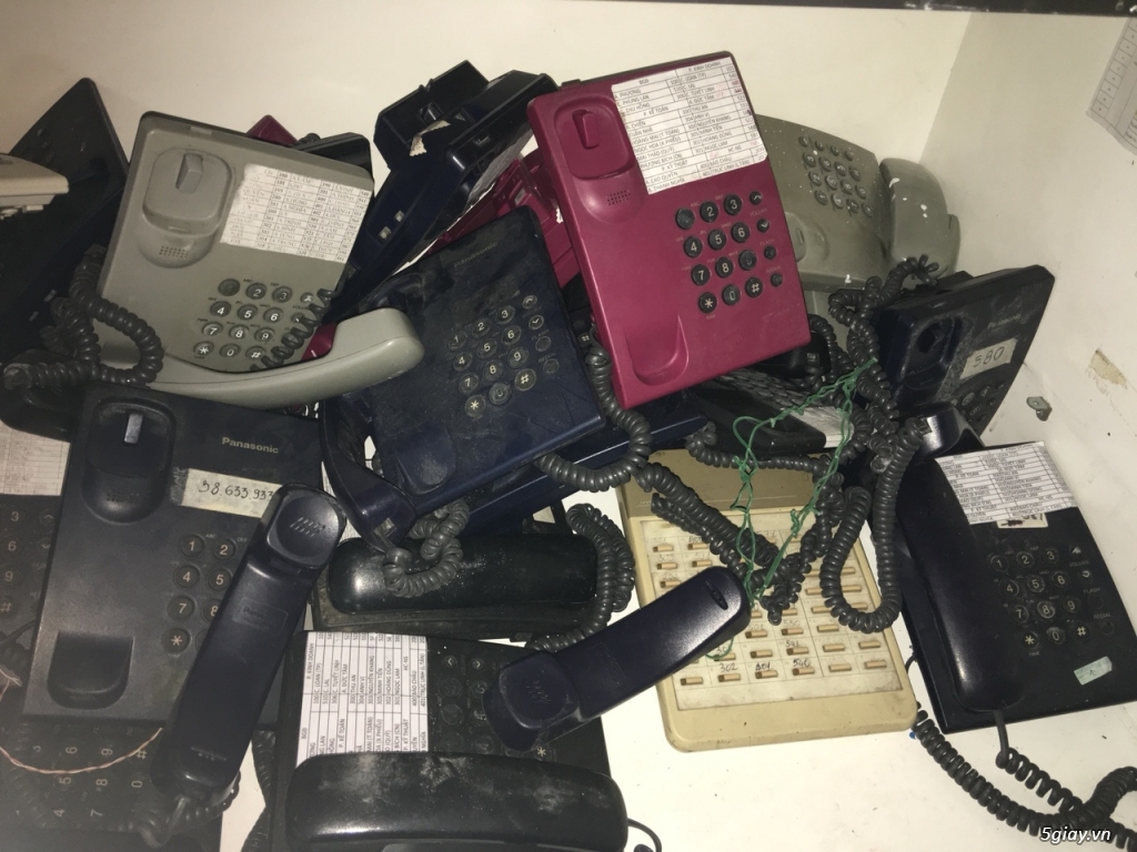50 cái điện thoại bàn cũ