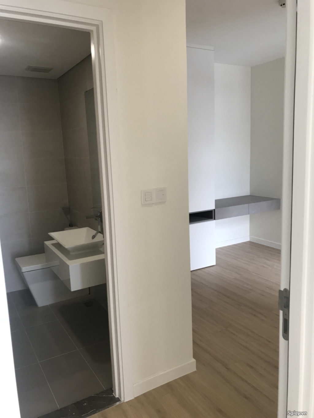 CHCC Millennium, lầu cao, nhìn hồ bơi và Bitexco, 65m2, giá chỉ 4.2 - 2