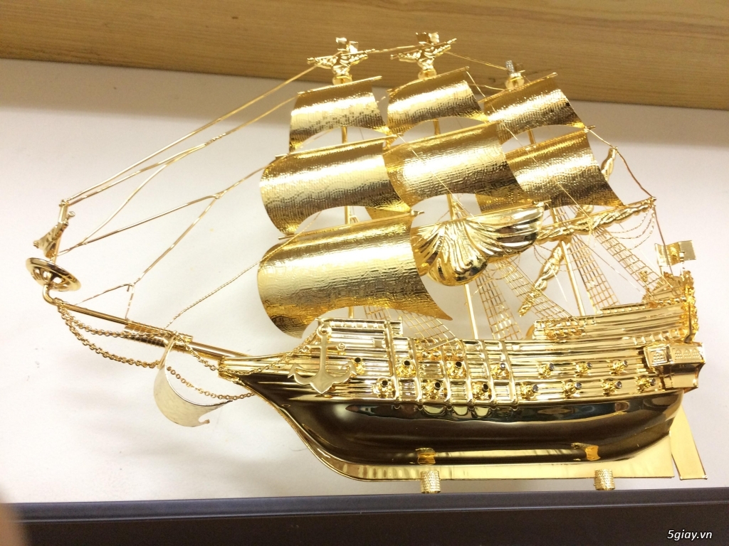 thuyền buồm đồng mạ vàng 24k làm quà tặng - 1