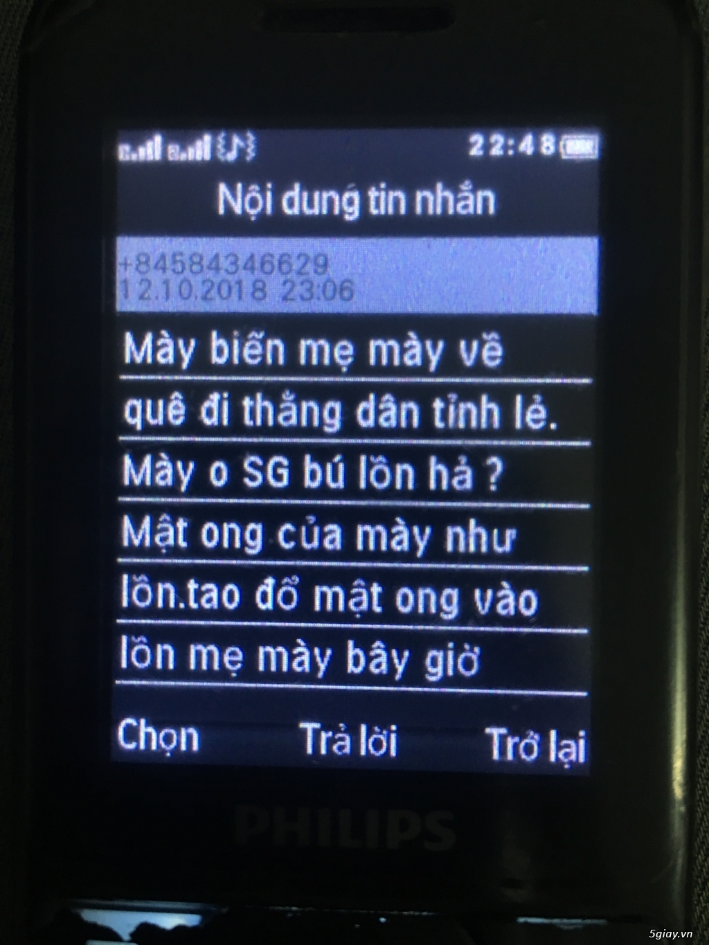 Phá topic người khác.