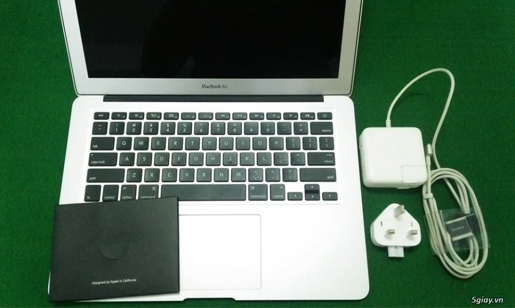 MacBook Air 2013 cũ New 99% Sạc pin được 30 lần
