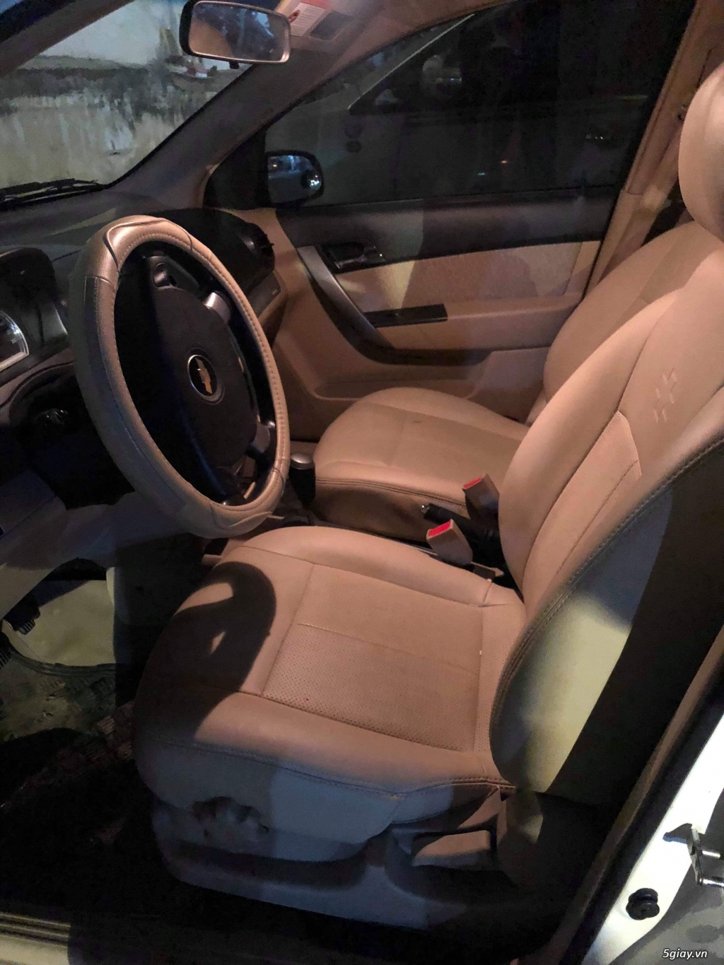 Cần bán xe chevrolet aveo, màu trắng