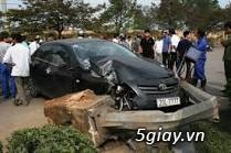 Sau tai nạn ở ngã Hàng Xanh, nữ tài xế nói 'Để chị lo' - 2