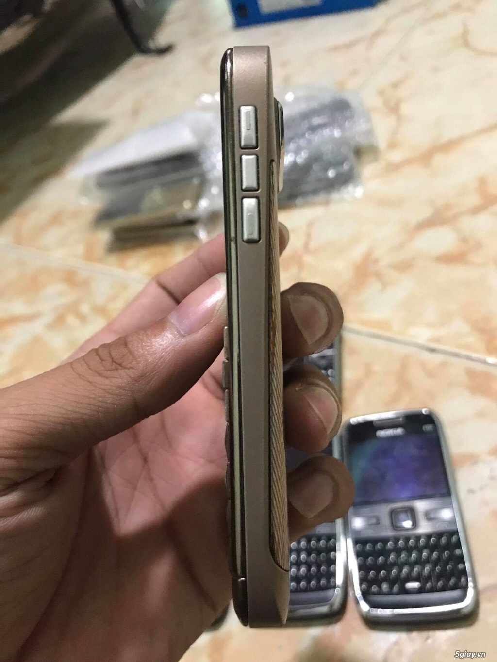 E72 zin nhỡ - 2