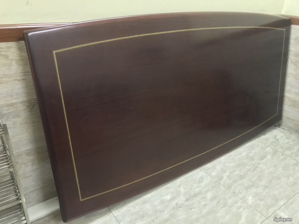 Thanh lý bàn văn phòng tặng Ipod touch Gen 4 - 5