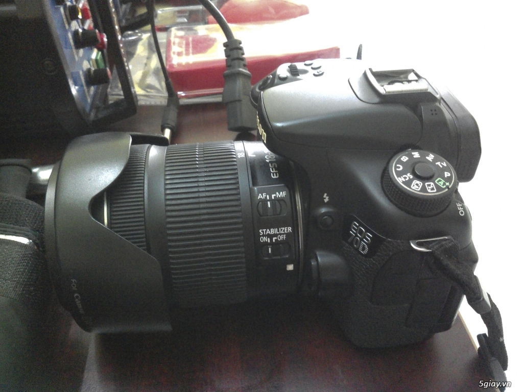 Cần bán trọn bộ máy ảnh Canon 70D và trọn bộ đèn chụp studio