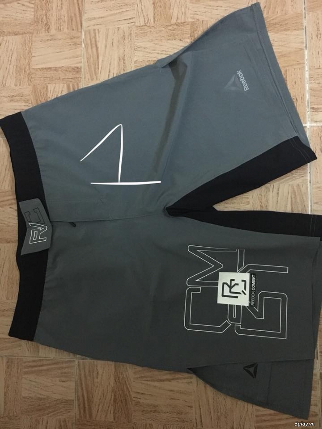 Cần bán: quần áo Reebok - 1