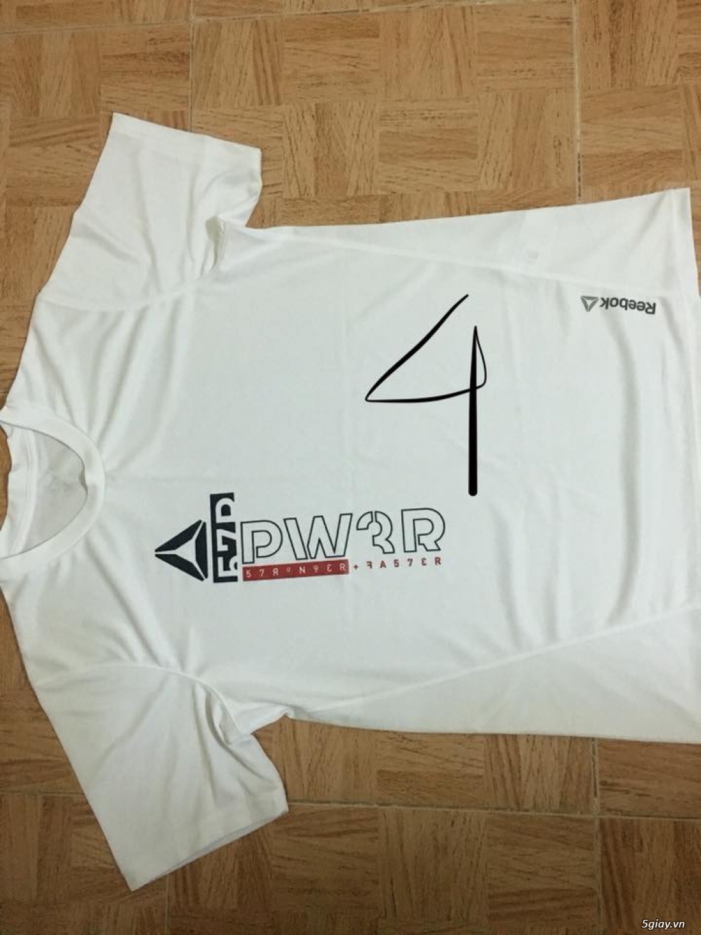 Cần bán: quần áo Reebok