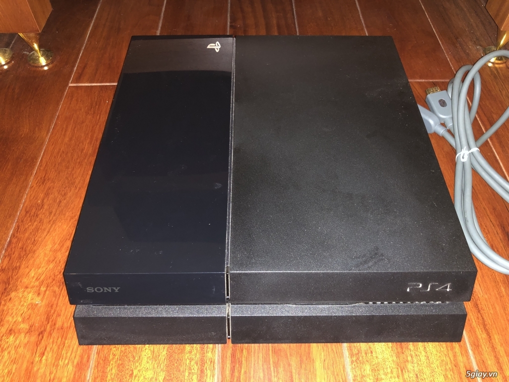 Dư dùng cần thanh lý Sony PS4 (Playstation 4) đời đầu.
