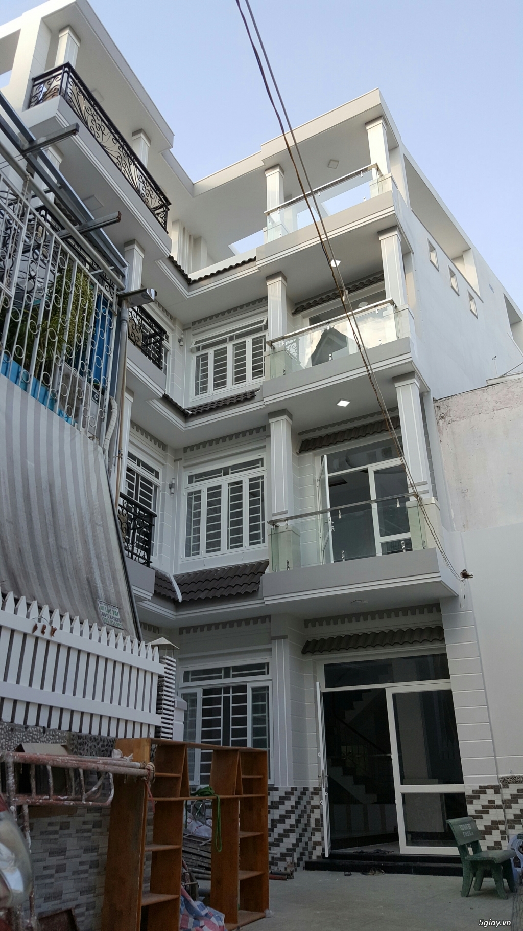 Bán biệt thự 10x20m đúc 3 lầu,Sổ hồng riêng,gần Phạm Văn Đồng,P 4,Gò V - 1