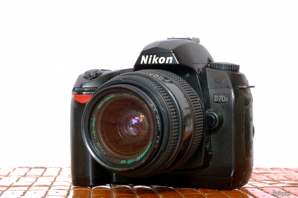 Nikon D70s + Len 35-80