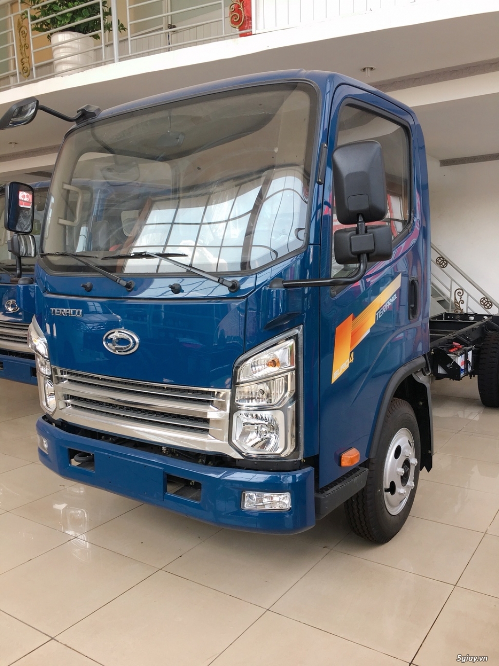 bán xe tải nhẹ 2,5 tấn-tera240 L thùng dài 4m3 - 2