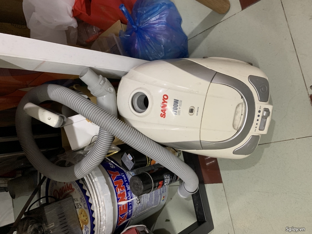 Máy hút bụi sanyo 1700w