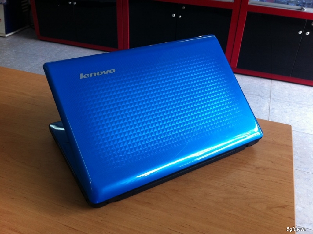 Laptop Lenovo Core i7 8 Gb màu xanh đại dương - 1