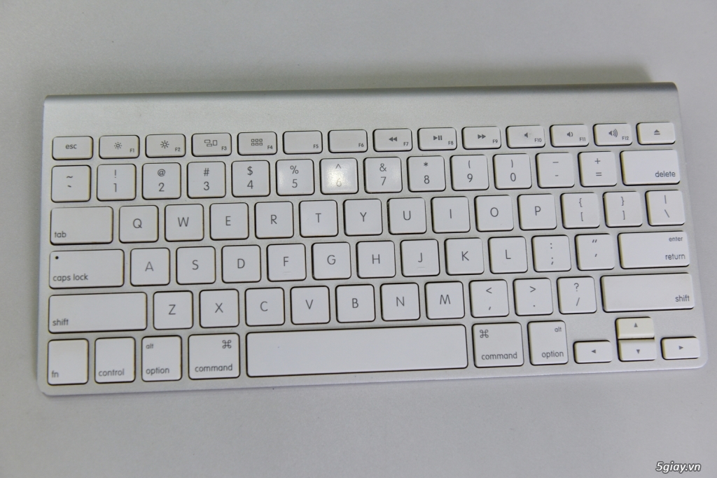 Bán Apple Wireless Keyboard 1 hoạt động tốt, giá tốt