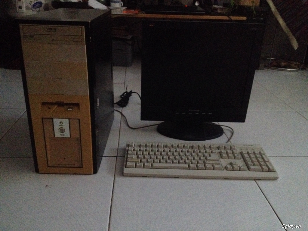 Thanh lý rẻ 300k: Viewsonic 17, bàn phím Mitsumi, case cũ (không hdd) - 1