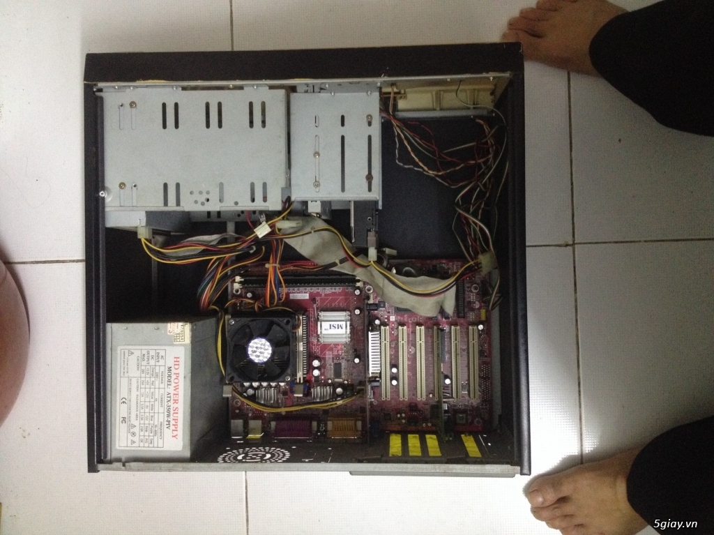 Thanh lý rẻ 300k: Viewsonic 17, bàn phím Mitsumi, case cũ (không hdd)
