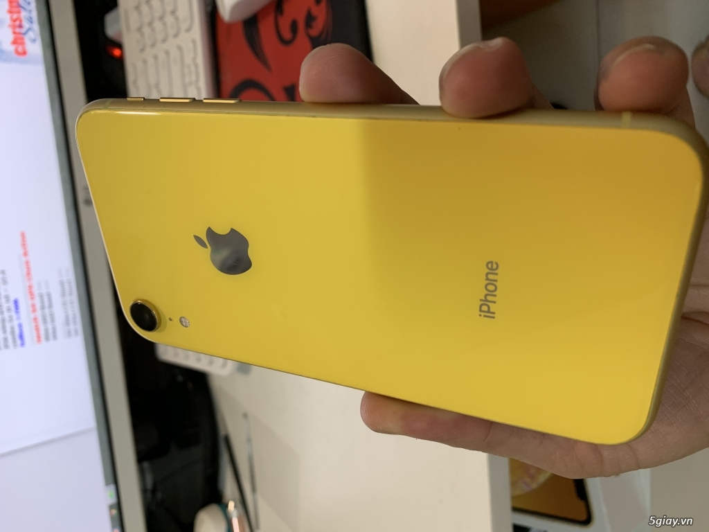 E bán IP XR 128G vàng 99% - 9