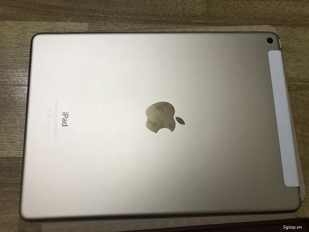 Cần bán ipad air 2 màu Gold, có 4G. Ngoại hình 99%. Giá rẻ 4tr100k. - 1