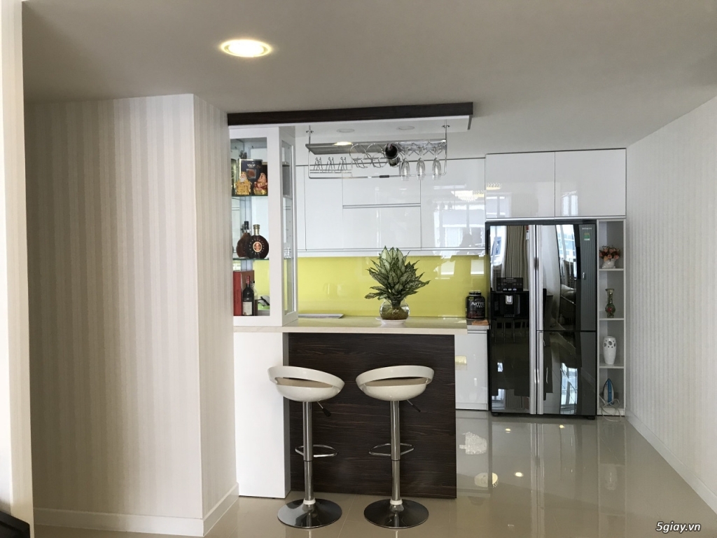 Cần bán gấp căn hộ Sunrise City 138m2 giá tốt