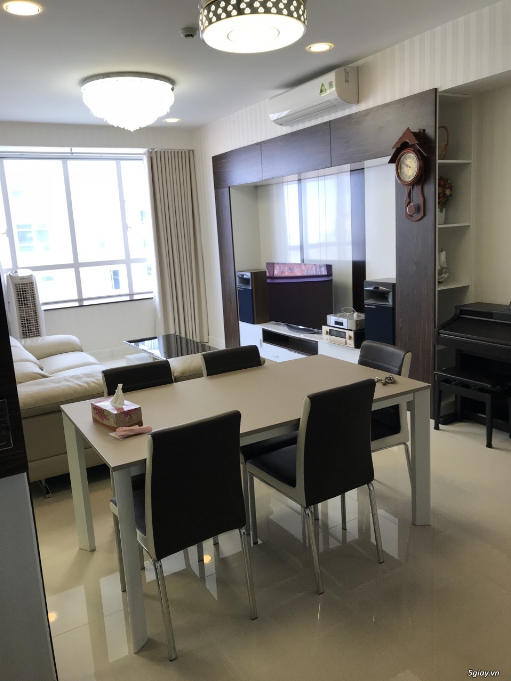 Cần bán gấp căn hộ Sunrise City 138m2 giá tốt - 1