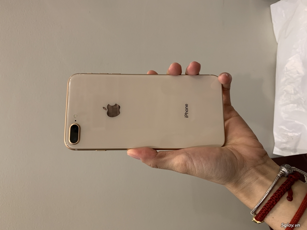 Cần bán: 1 iPhone 8Plus Gold 64GB 99% và 1 iPad 2018 9.7inch new 100% - 1